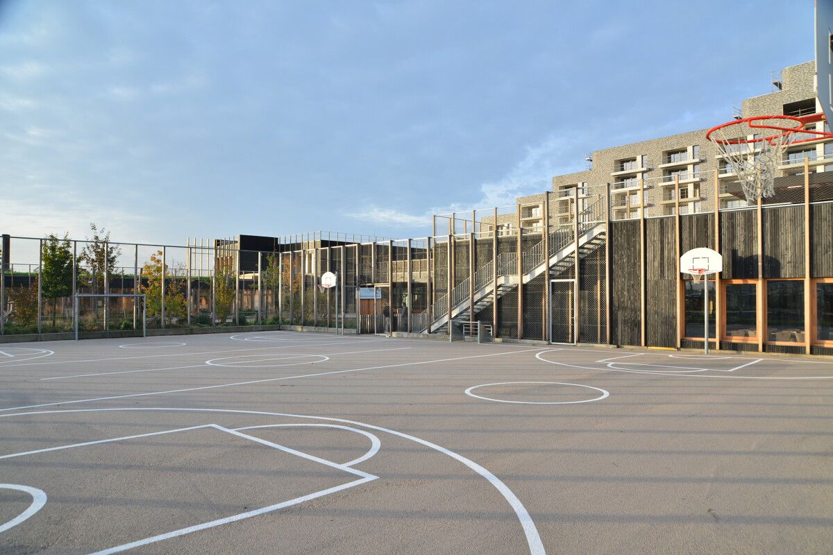 Rennes Baud Chardonnet plateau sportif exterieur groupe scolaire Miriam Makeba Franck HAMON 20694 1200px